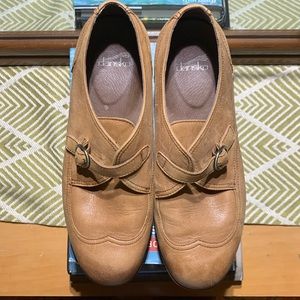 Dansko Livie Wingtip Oxford In Saddle Burnished Nappa Leather Size 38 (US 7)